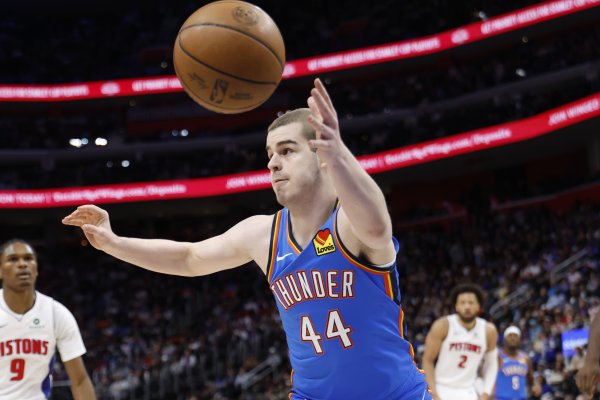 炒股配资交流网 多项数据创新高！托皮奇12中6拿下14分2板11助4断